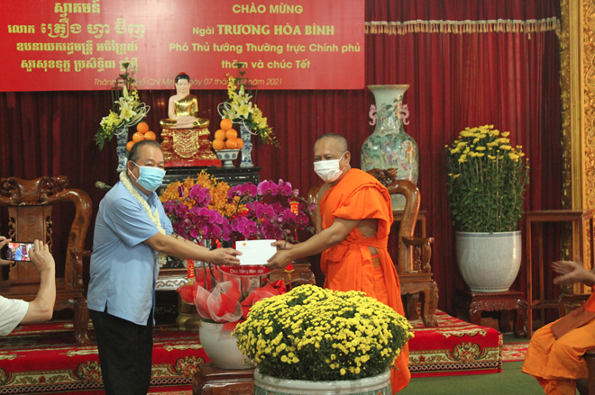 Phó Thủ tướng Thường trực thăm hỏi, tặng quà Tết tại chùa Chăn Ta Răng Sây - Ảnh minh hoạ 2